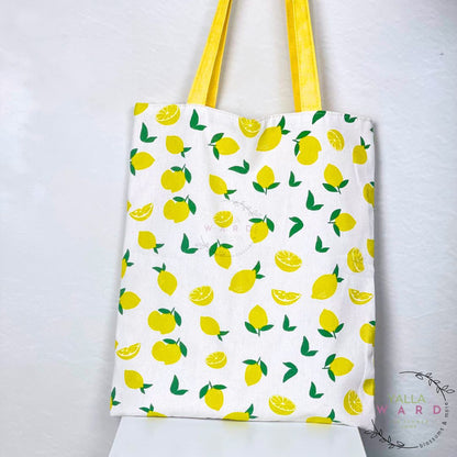 Tote bag with lemon pattern on a white background